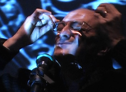 Nicola Frangione performansza az Artpool P60-ban, 2008.