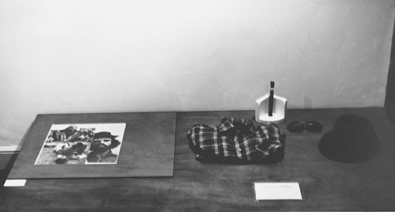 Erdély Miklós: Gyilkos és áldozat tárgyaihoz hasonló tárgyak, 1973