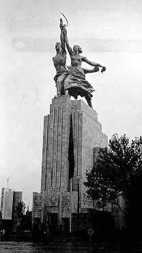 Vera Mukhina: Worker and Kolkhoznitza Woman / Vera Muhina: A Munkás és kolhozparasztnő, 1937.