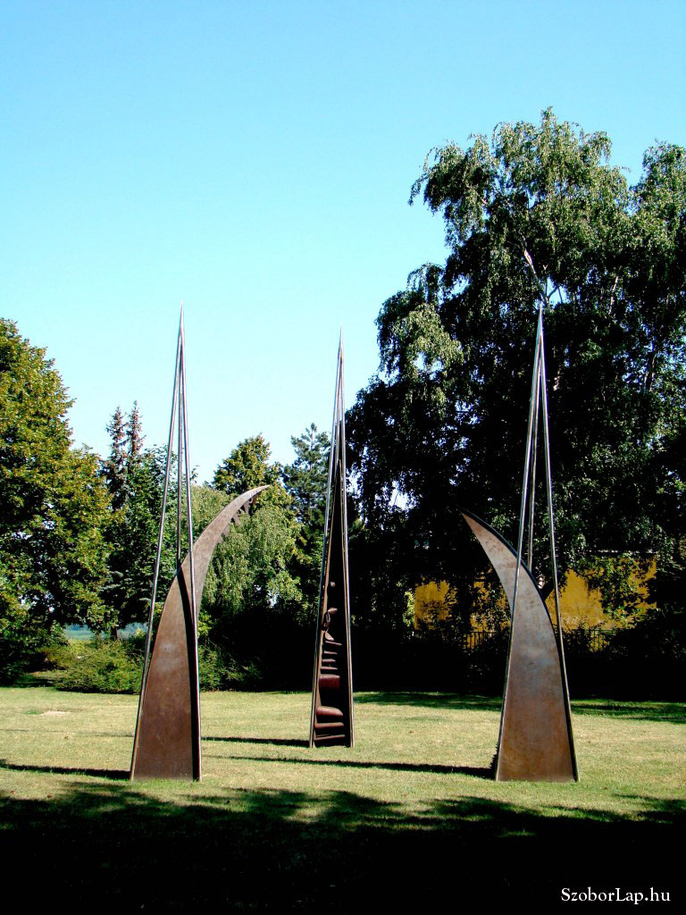 Ágnes Péter’s sculpture in the sculpture park in Dunaújváros.