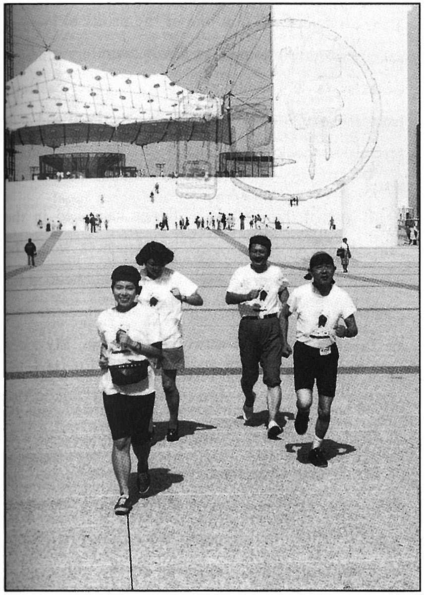Mayumi Handu, Kinami, Ryosuke Cohen, and Shozo Shimamoto during “Sacred Run”, August 10, 1990, Paris, France.