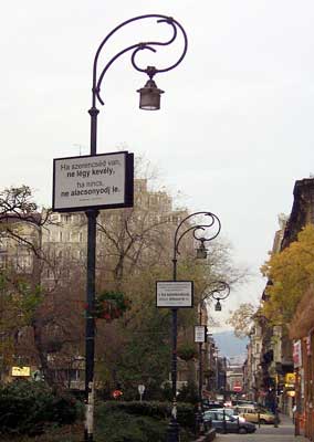 Szabadtéri táblakiállítás a Liszt Ferenc téren