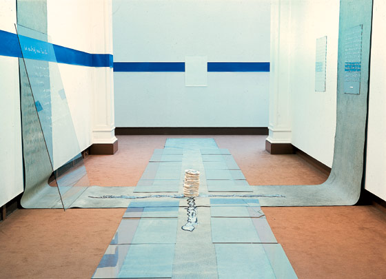 A kalcedoni zsinat emlékére, Erdély Miklós installációja. Museum van Hedendaagse Kunst, Gent, Belgium